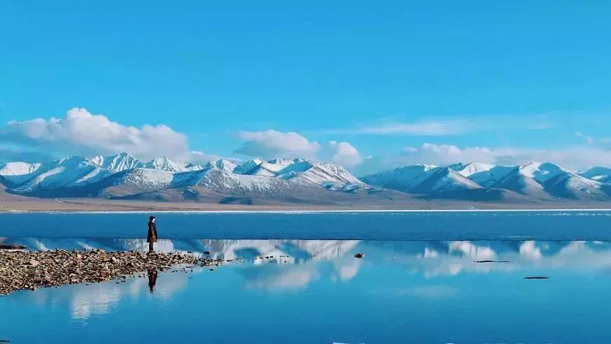 最新款旅行风尚，探索自然美景，寻觅内心平静