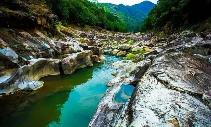 自然美景探险之旅，寻找内心的平和与宁静，最新探险年龄不设限